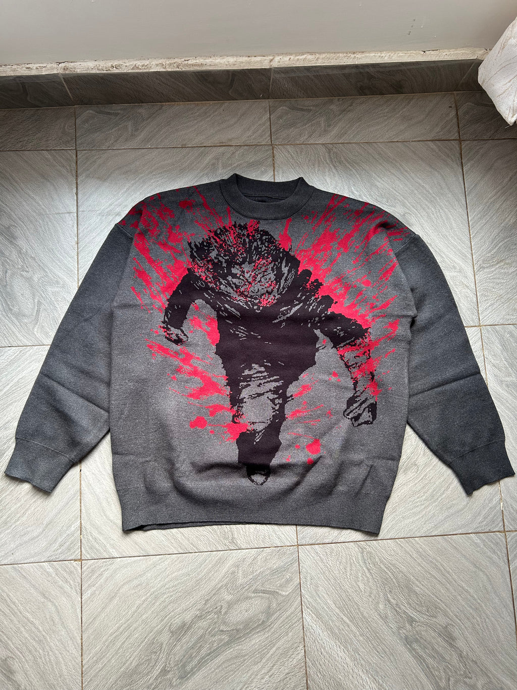 World cutting slash Sweater